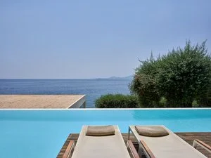 Deluxe vista mare swim-up