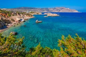 La costa verso le spiagge di Votsalakia e Amoopi