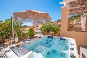 Villa con idromassaggio esterno