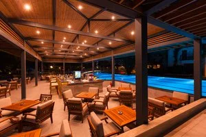 Pool bar