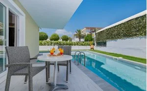 Premium swim-up