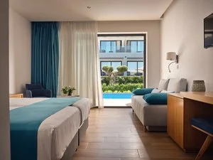 Junior suite swim-up