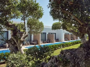 CAVO ORIENT BEACH HOTEL & SUITES – Drosia