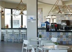 Pool bar