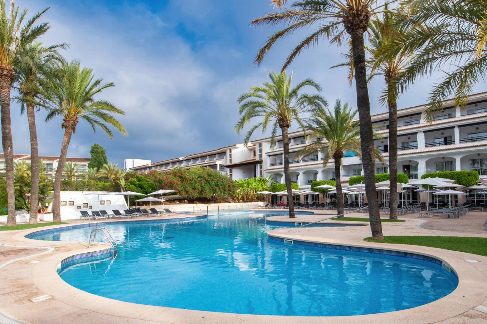 Alpiclub Beach Club Font De Sa Cala - Area Piscina