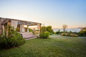 SEARESORT VRETREATS CALA CUNCHEDDI – Murta maria