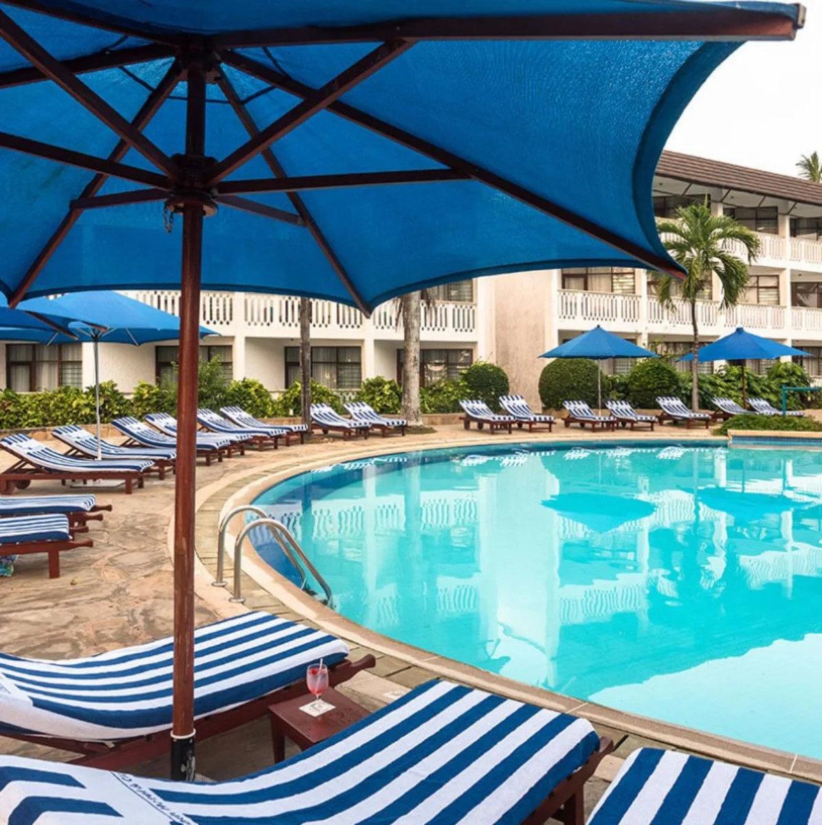 Travellers Beach Hotel & Spa 