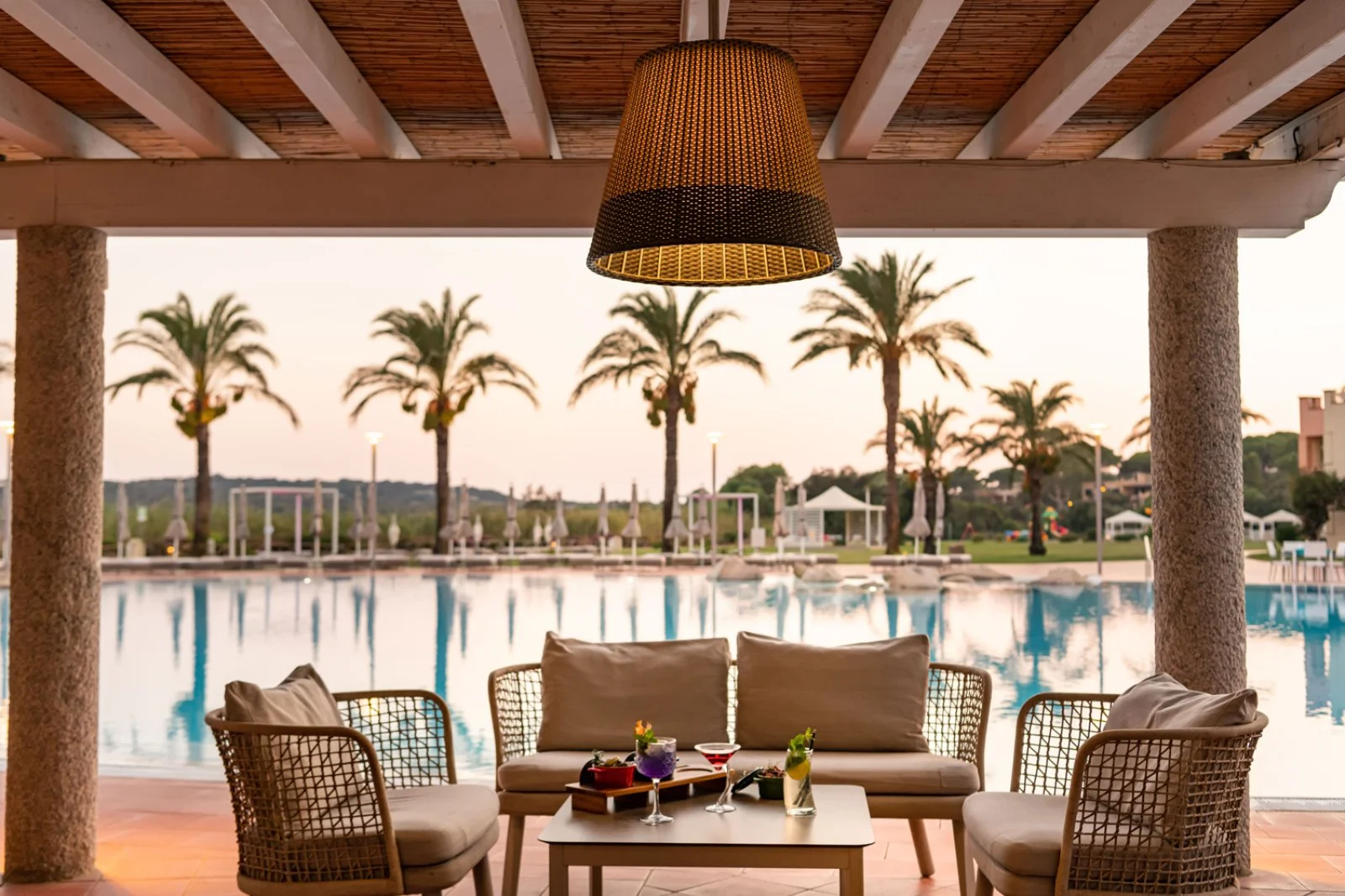 Almar Timi Ama - Movita Bar In Piscina