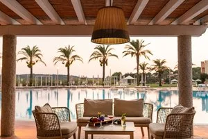 Movita bar in piscina