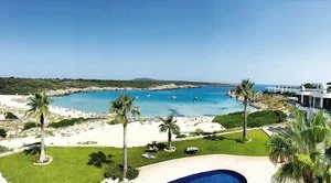 BEACH CLUB – Es mercadal