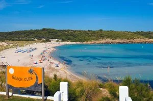 BEACH CLUB – Es mercadal