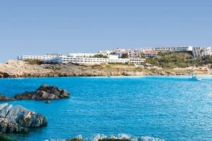 BEACH CLUB – Es mercadal