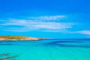 BEACH CLUB – Es mercadal