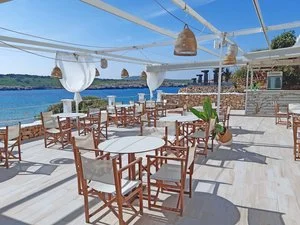 BEACH CLUB – Es mercadal