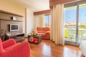 HOTEL LIVVO CORRALEJO BEACH – La oliva
