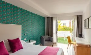 FLAMINGO BEACH MATE APARTHOTEL – Miraverde