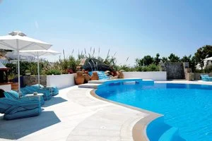 KAMARI HOTEL – Platis Gialos