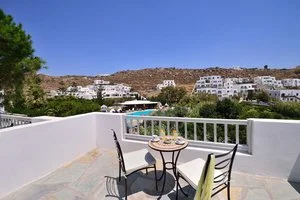 KAMARI HOTEL – Platis Gialos