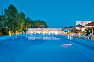 piscina e struttura - notturna
