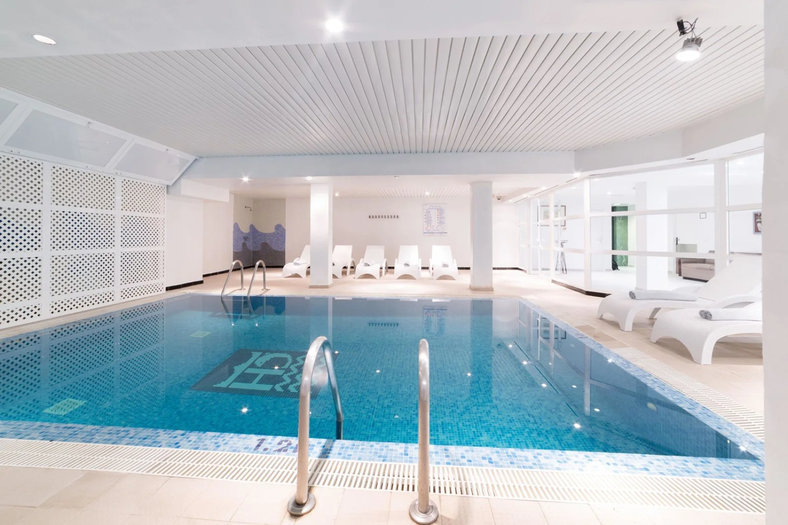 Reverence Life Hotel 