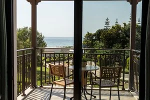 Doppia mainbuilding vista mare
