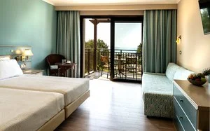 Doppia mainbuilding vista mare