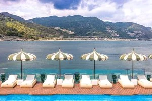 SEARESORT VRETREATS ATLANTIS BAY – Mazzeo