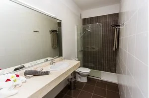 CORAL LOS ALISIOS APARTHOTEL – Los Cristianos