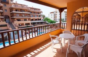 CORAL LOS ALISIOS APARTHOTEL – Los Cristianos