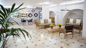 CORAL LOS ALISIOS APARTHOTEL – Los Cristianos