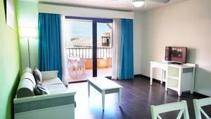 CORAL LOS ALISIOS APARTHOTEL – Los Cristianos