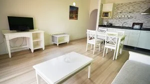 CORAL LOS ALISIOS APARTHOTEL – Los Cristianos