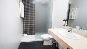 CORAL LOS ALISIOS APARTHOTEL – Los Cristianos