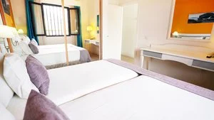 CORAL LOS ALISIOS APARTHOTEL – Los Cristianos