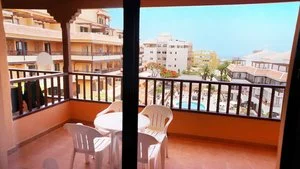 CORAL LOS ALISIOS APARTHOTEL – Los Cristianos