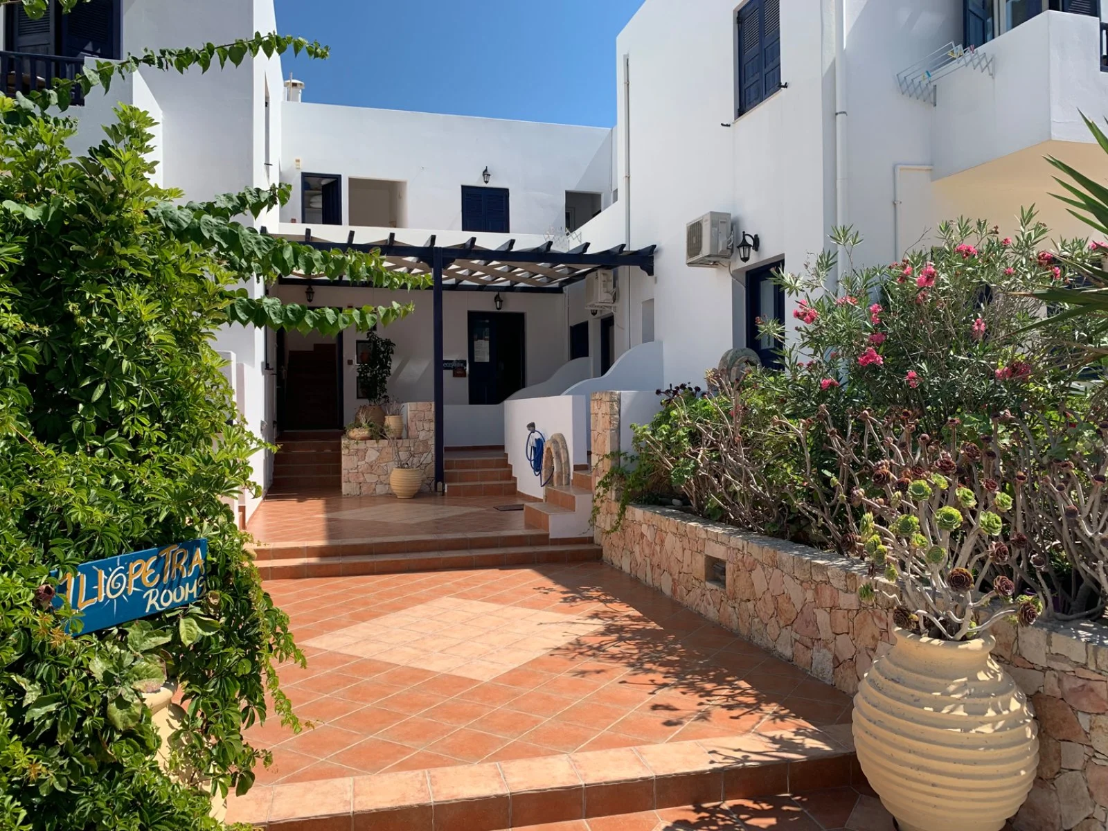 Pensione Anezina-Heliopetra 