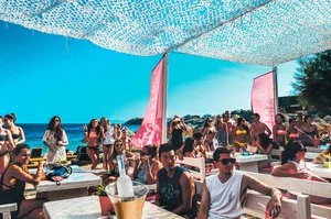 PARADISE BEACH RESORT – Mikonos