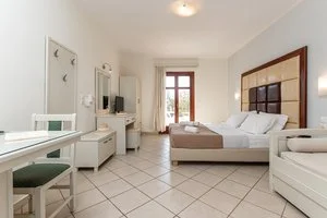HOTEL PLAKA II – Nasso
