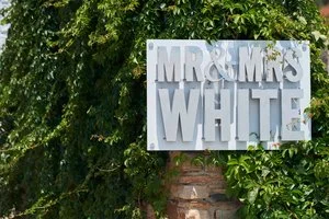 MR & MRS WHITE TINOS – Ormos Agiou Ioanni