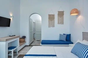 MR & MRS WHITE TINOS – Ormos Agiou Ioanni