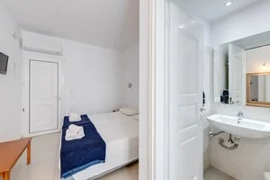 MAKIS PLACE HOTEL – Tourlos