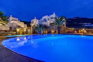 MAKIS PLACE HOTEL – Tourlos