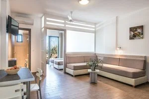 HOTEL GERONA MARE – Gerani