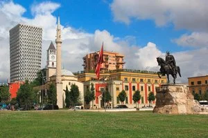 INTOUR IL PAESE DELLE AQUILE – Tirana
