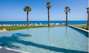AMIRA LUXURY RESORT & SPA – Adelianos Kampos