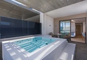Superior vista mare con jacuzzi esterna