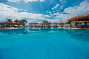 PLAZA BEACH – Nasso