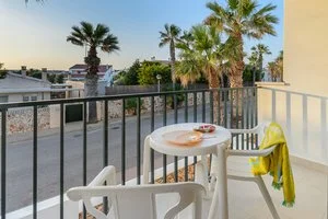 APPARTAMENTI VIBRA BLANC COTTAGE – sa Caleta