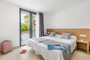 APPARTAMENTI VIBRA BLANC COTTAGE – sa Caleta