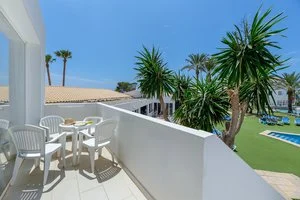 APPARTAMENTI VIBRA BLANC COTTAGE – sa Caleta